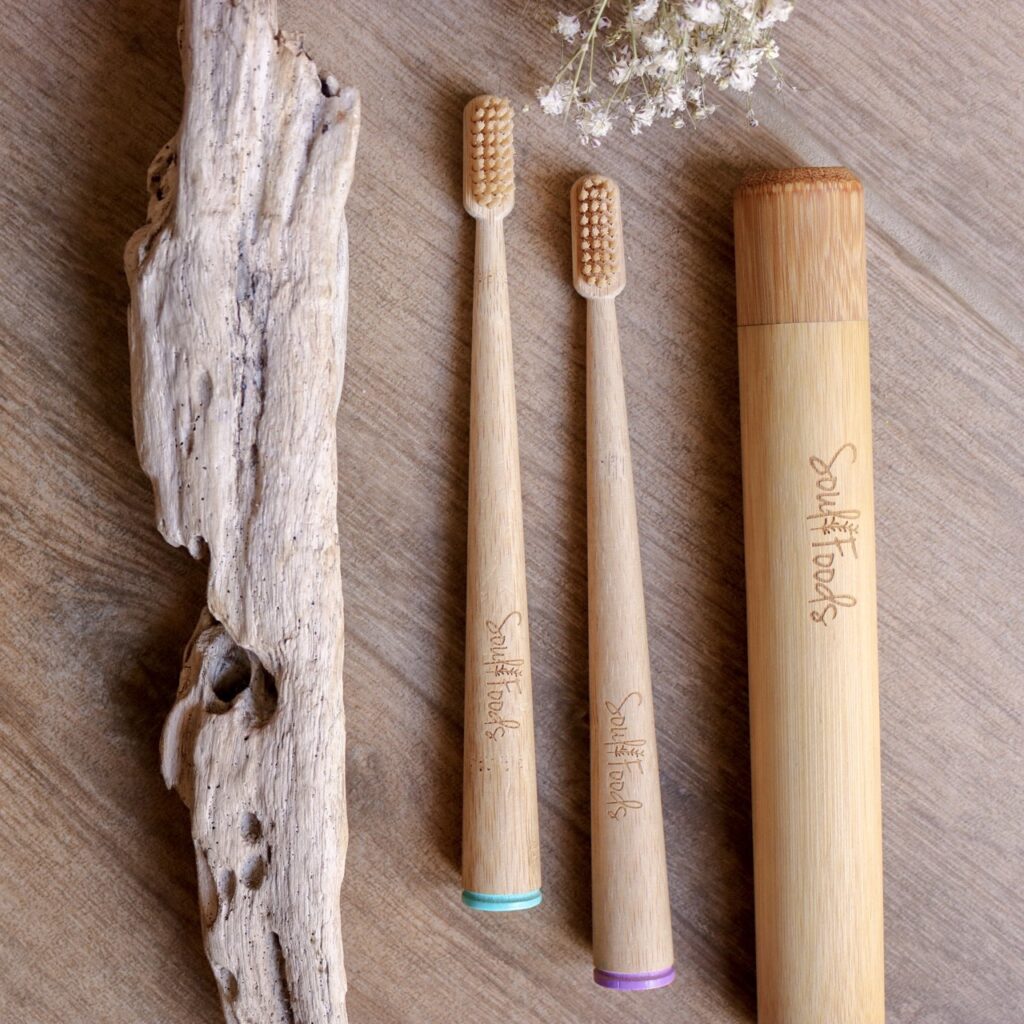 Cepillo de Dientes y Estuche de Bambú